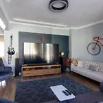 Apartment Exclusive Vibrant 3br Duplex W Terrace In Kadikoey!
