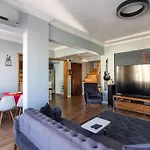 Apartment Exclusive Vibrant 3br Duplex W Terrace In Kadikoey!