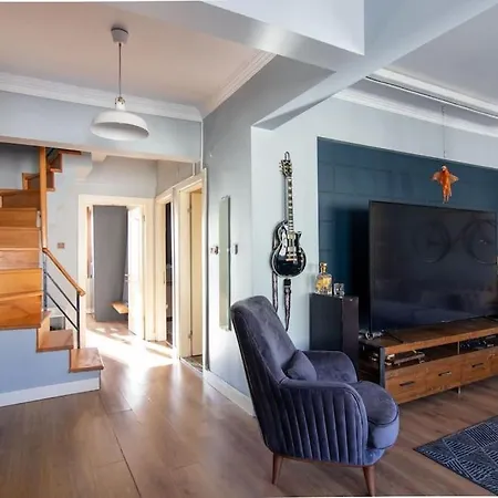 Exclusive Vibrant 3br Duplex W Terrace In Kadikoey! Διαμέρισμα