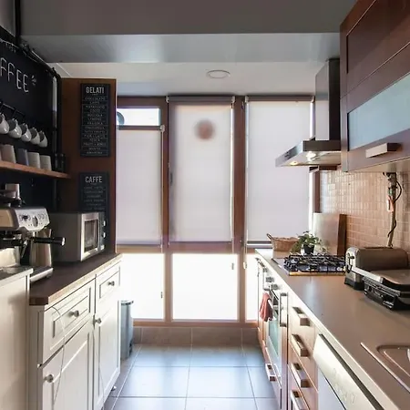 Exclusive Vibrant 3br Duplex W Terrace In Kadikoey! アパート