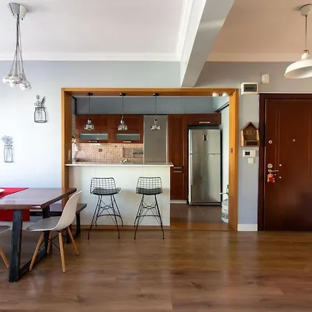 Exclusive Vibrant 3br Duplex W Terrace In Kadikoey! アパート *