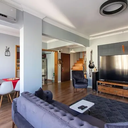 アパート Exclusive Vibrant 3br Duplex W Terrace In Kadikoey!