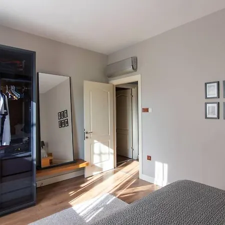 アパート Exclusive Vibrant 3br Duplex W Terrace In Kadikoey! イスタンブール